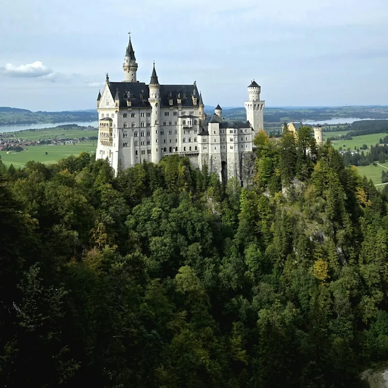 Zamek Neuschwanstein w Bawarii
