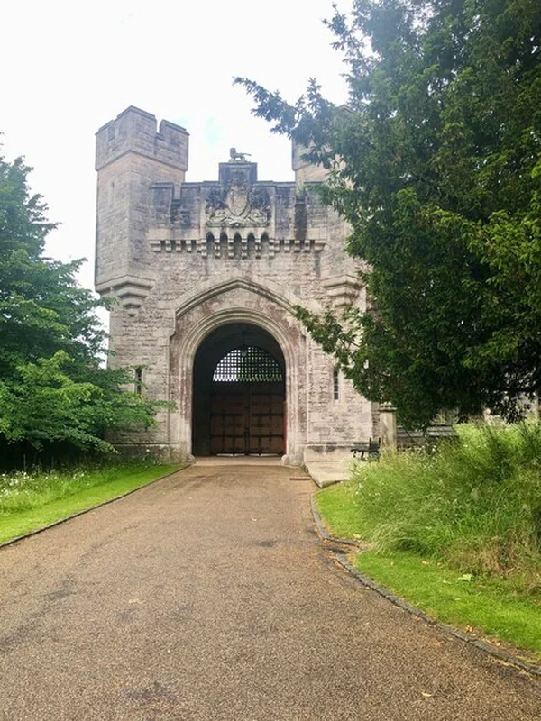 Zamek Arundel w Łapalicach