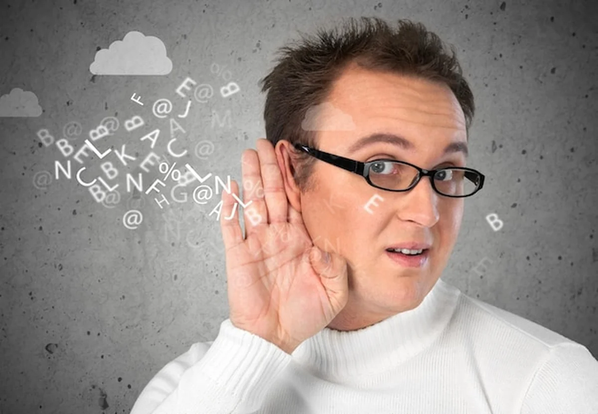 Portret młodego mężczyzny w okularach