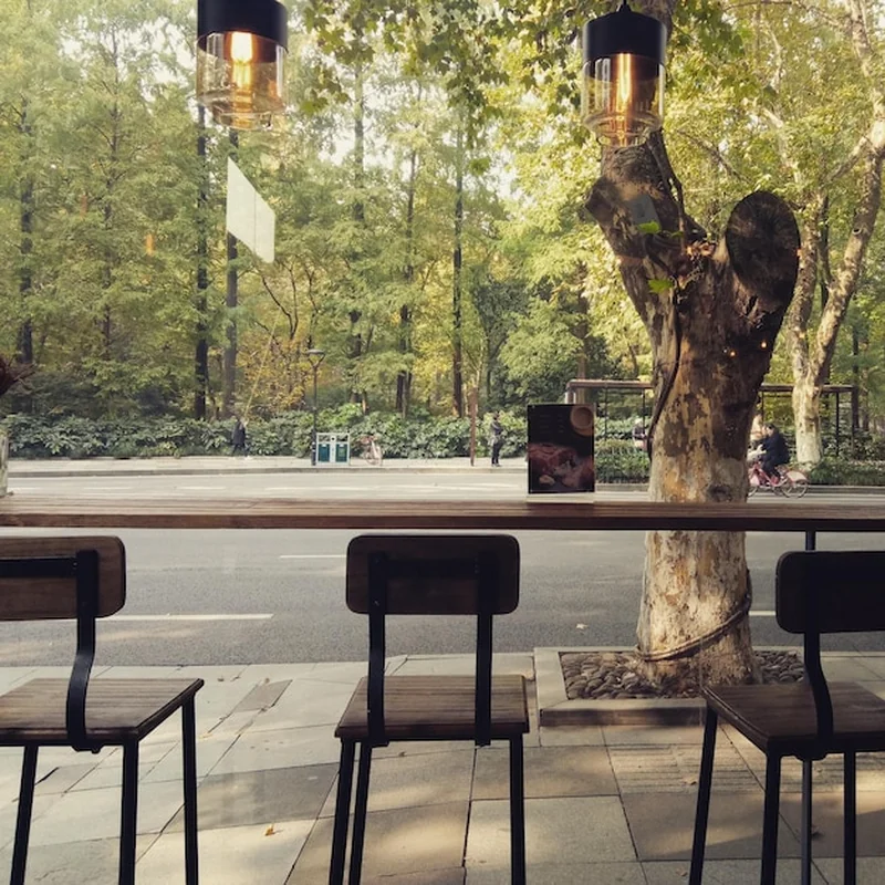 Restauracja z widokiem na jezioro Hangzhou w Chinach