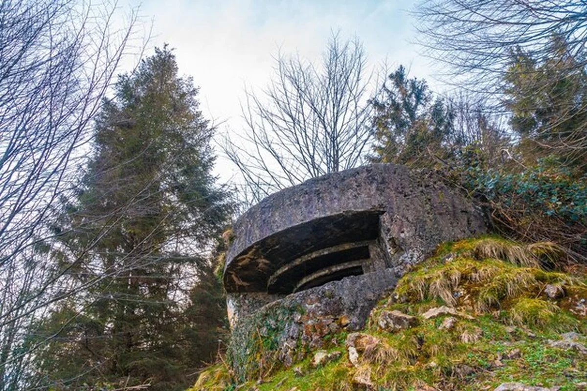 Fort na górskiej ścieżce Aiako Harria w Guipúzcoa