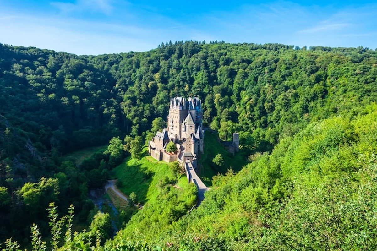 Zamek Eltz w Niemczech niedaleko Koblencji