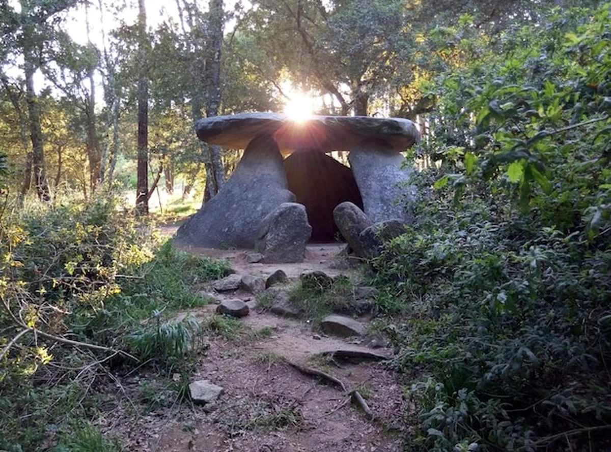 Neolityczne dolmy z diabelskim kamieniem