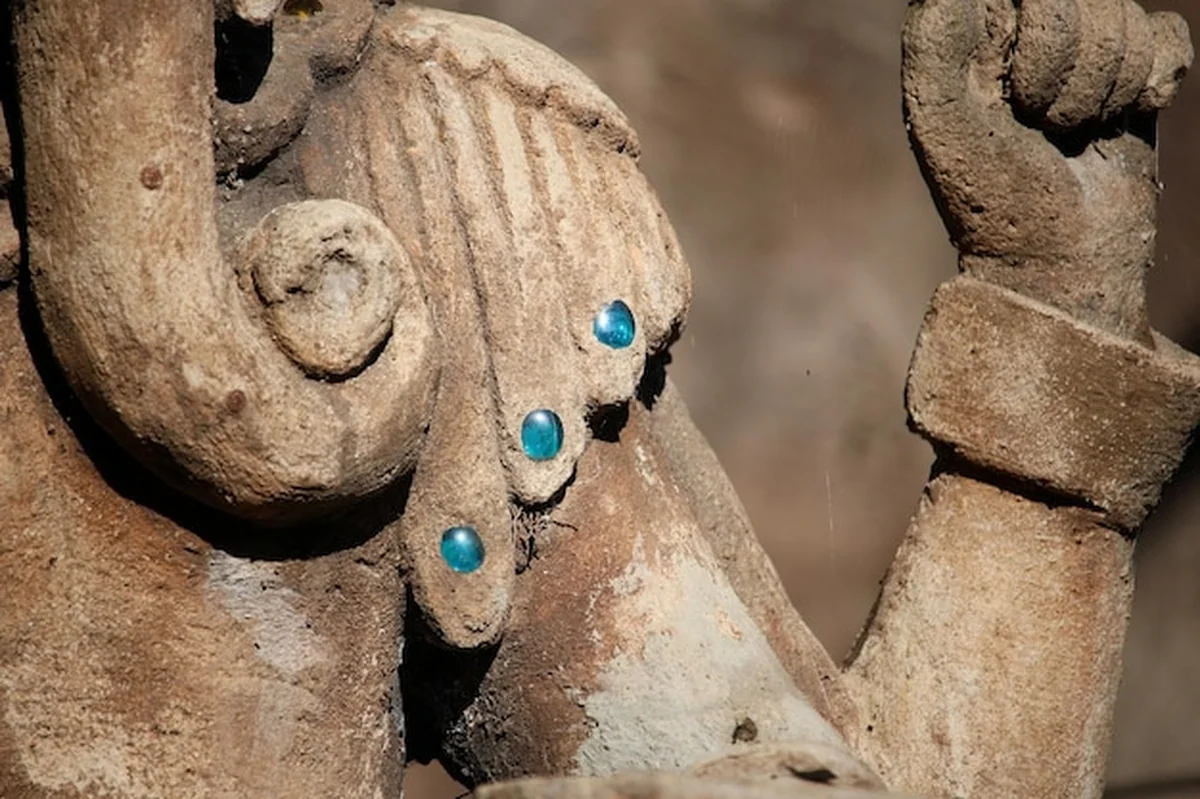 Zbliżenie starej rzeźby