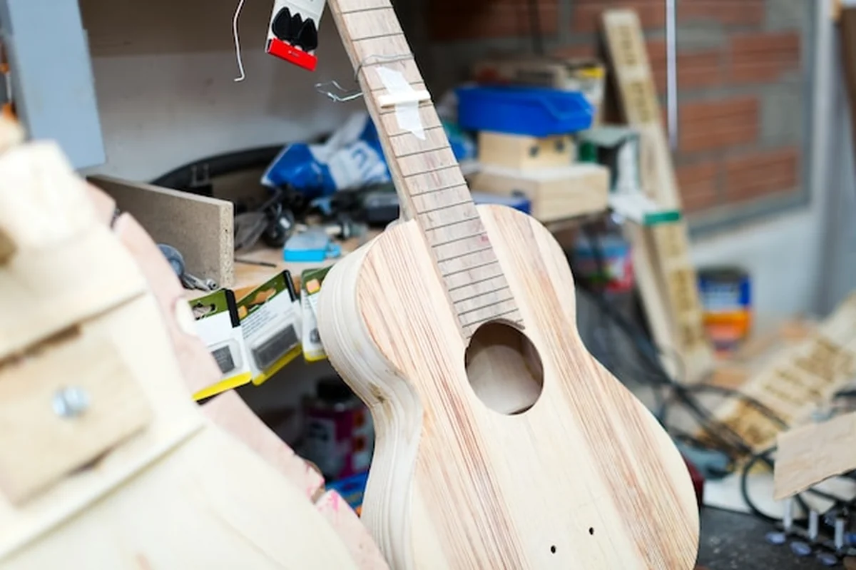 Niedokończona gitara akustyczna