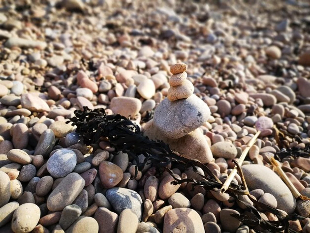 Wysoki kąt widoku kamieni na kamieniach